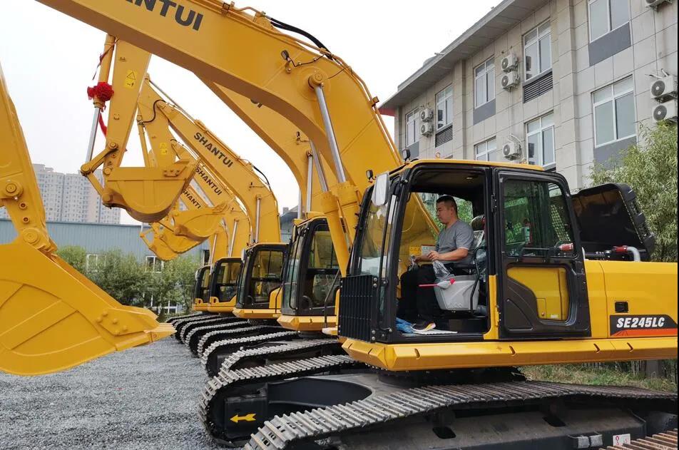 山推挖掘機試車